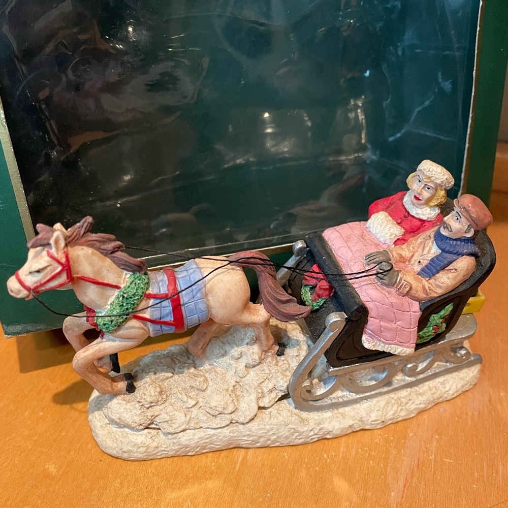 Coca-Cola Town Square Collection Sleigh Ride 1994 Figurine w/ Box Horse & Sleigh - Picture 2 of 7
